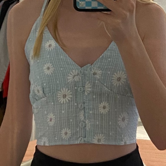 Hollister flower pattern tank top. - Picture 5 of 6